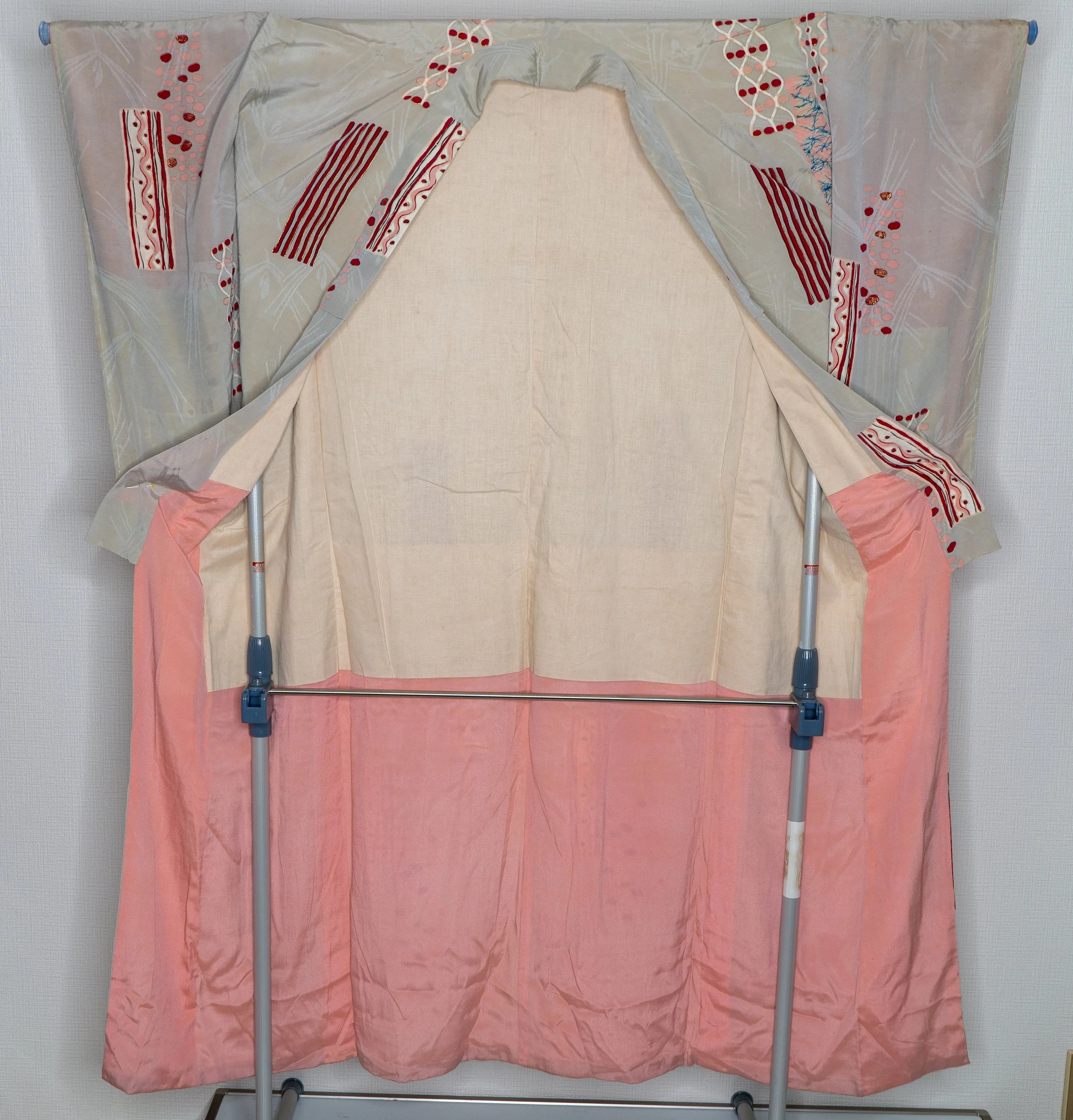 1960s Japanese Silk Kimono with Abstract Patterns and Golden Paint Lining, Red White Blue Pink