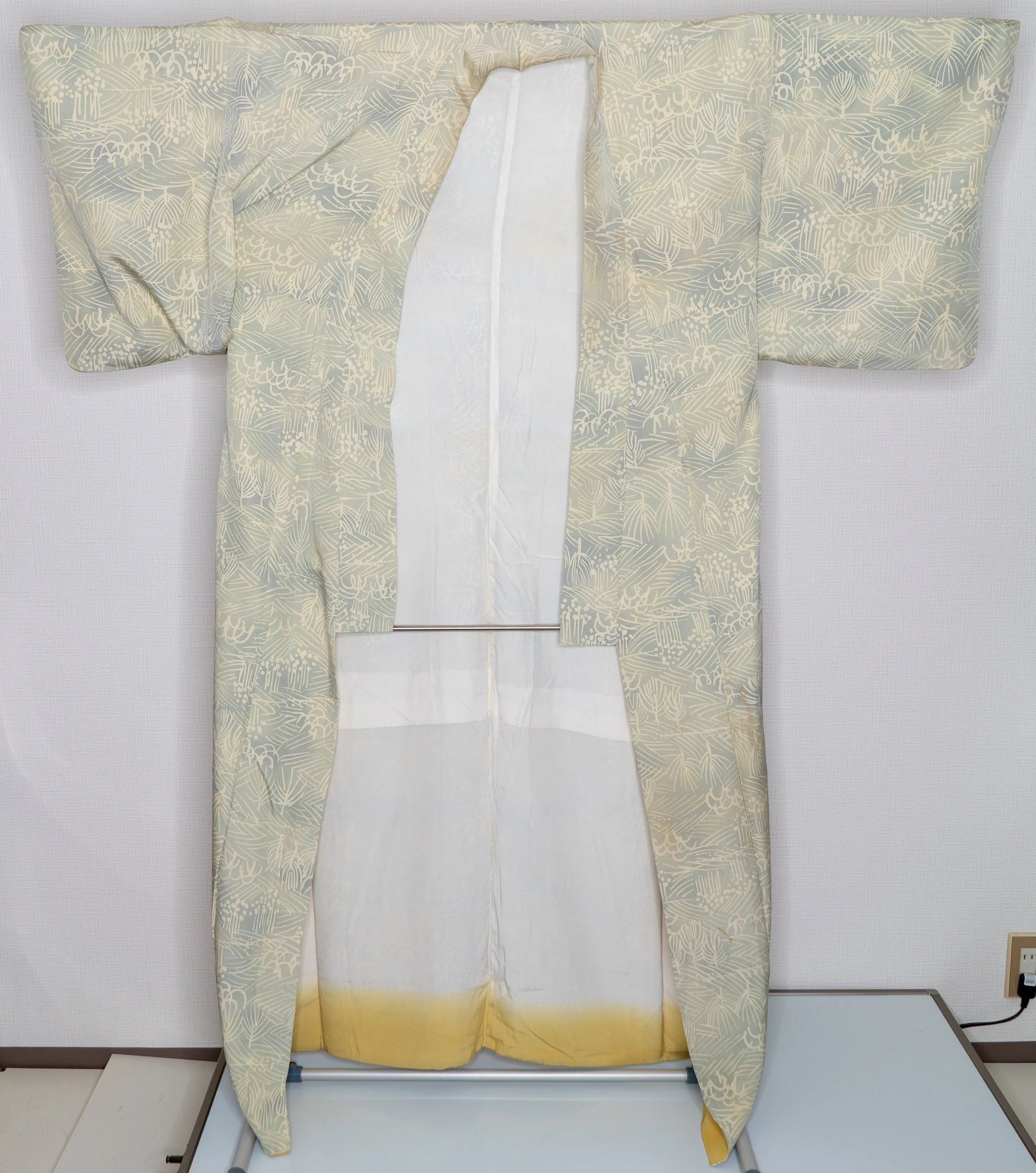 Abstract Outdoors Scenery Kimono - Vintage Silk Japanese Robe - Pastel Beige Green Blue