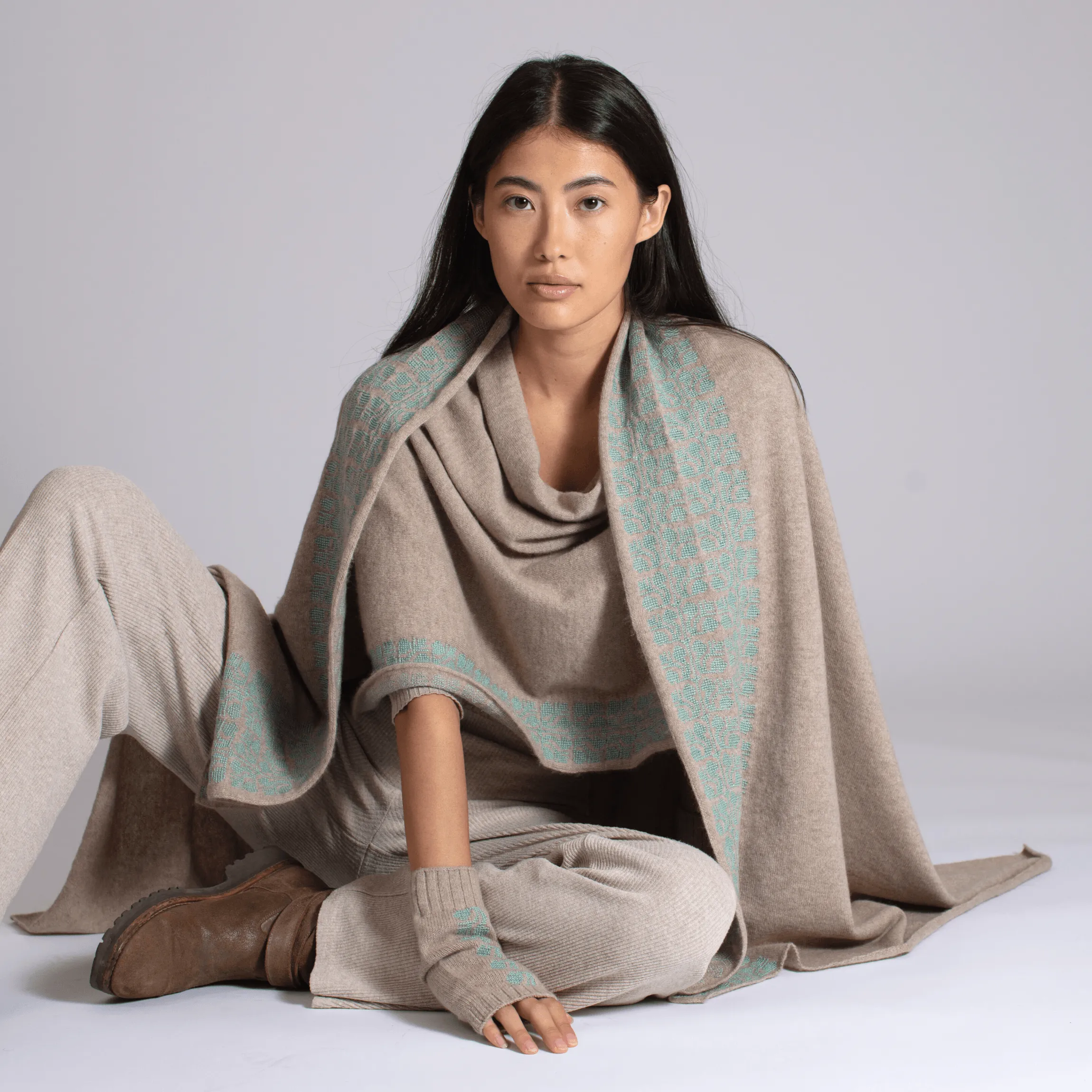 BEIGE CASHMERE PONCHO