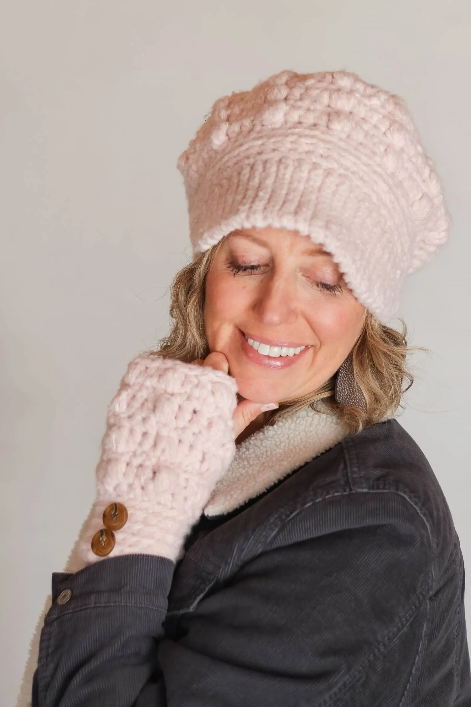 Crochet Kit - Newsboy Hat & Hand Warmers