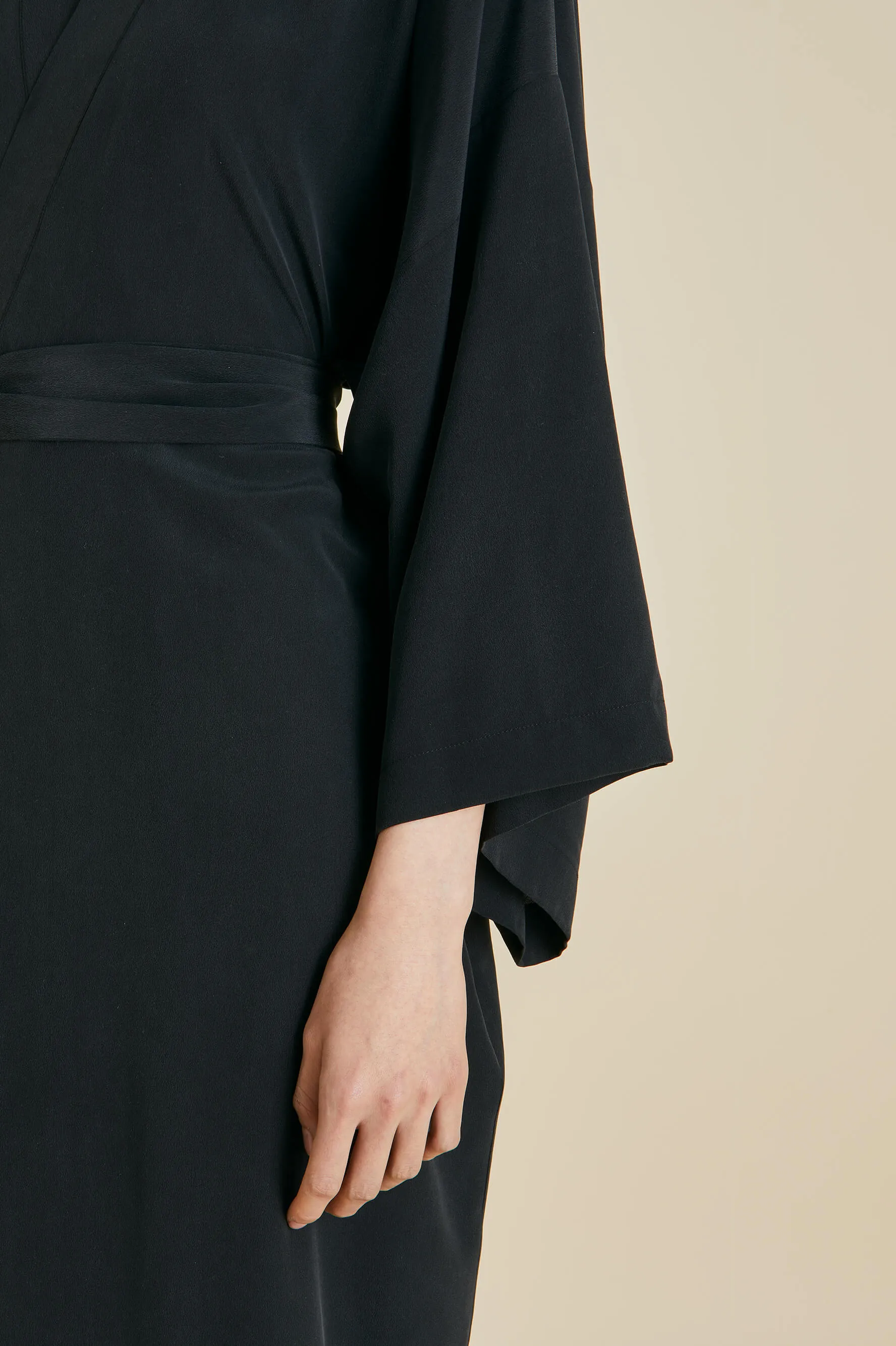 Queenie Black Robe in Silk Crêpe de Chine