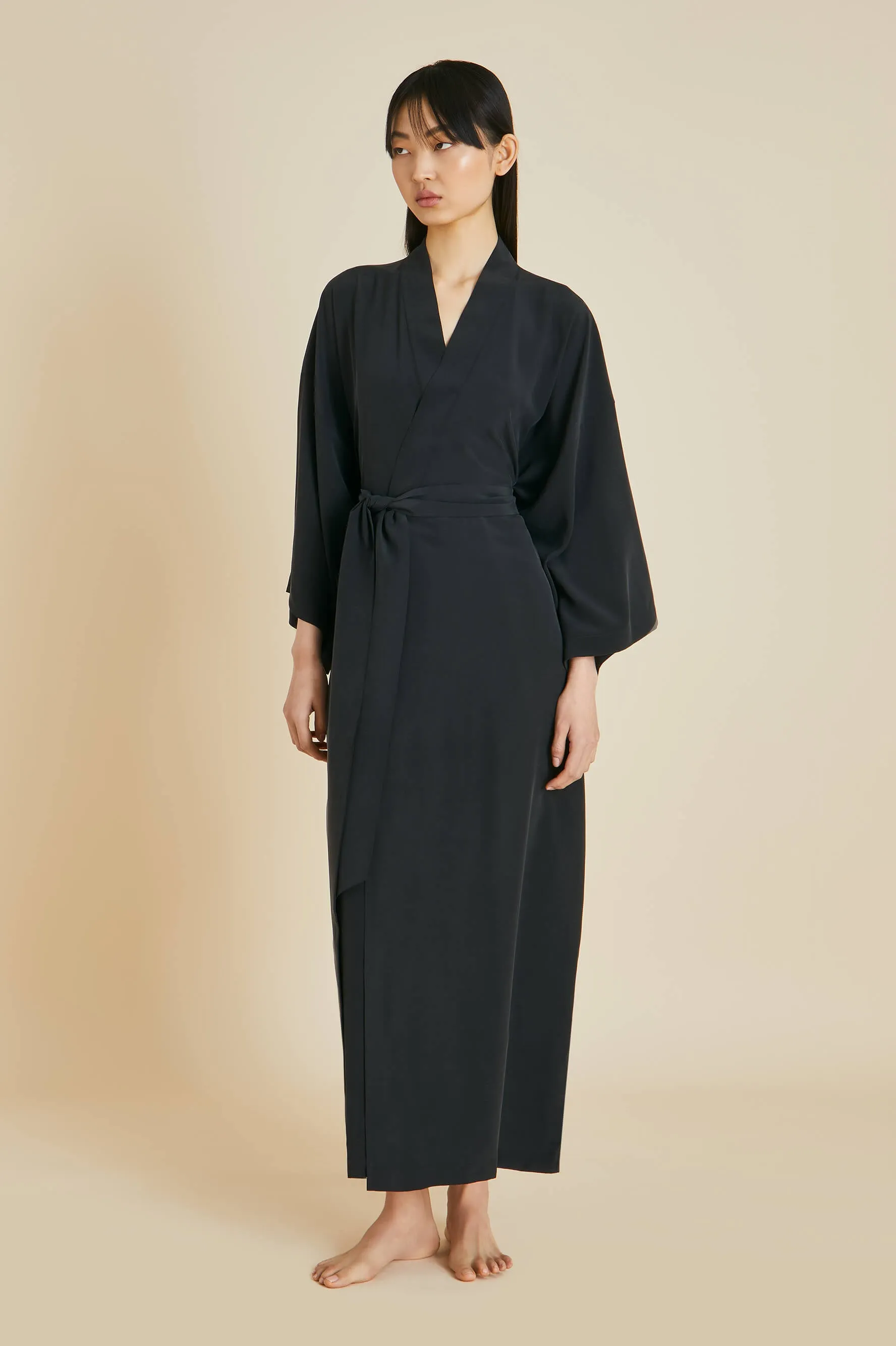 Queenie Black Robe in Silk Crêpe de Chine