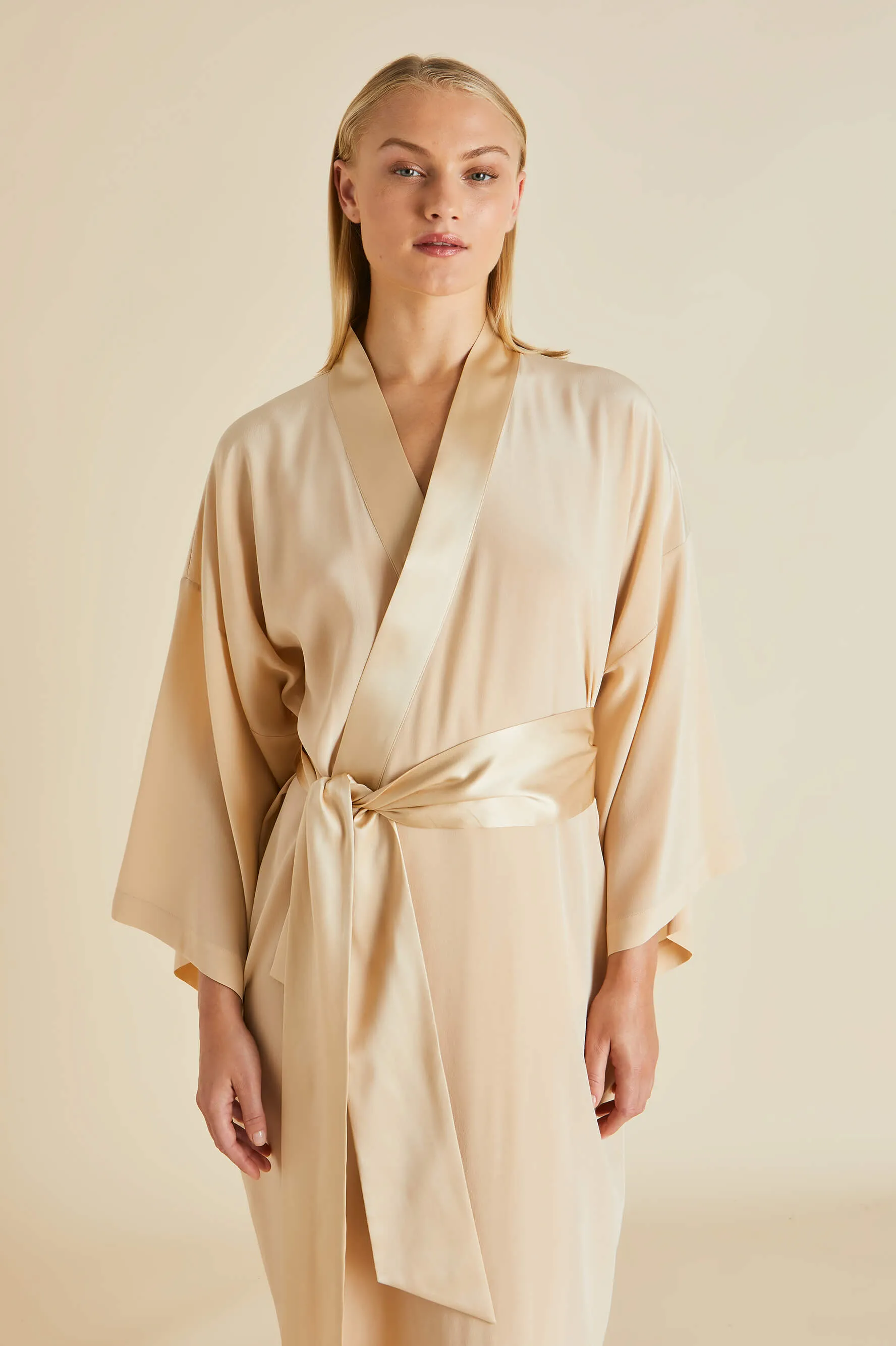 Queenie Caramel Robe in Silk Crêpe de Chine