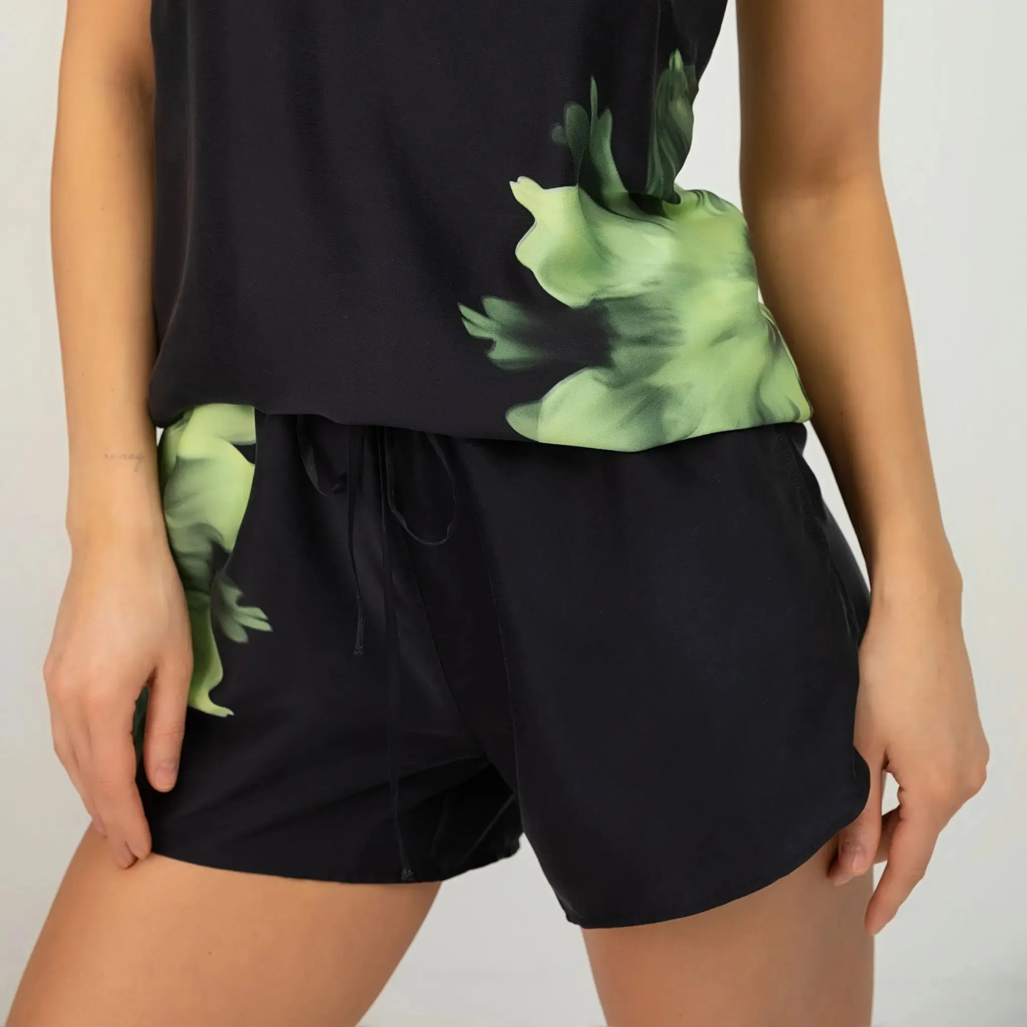 Silk Dreamscape Shorts Black Flower