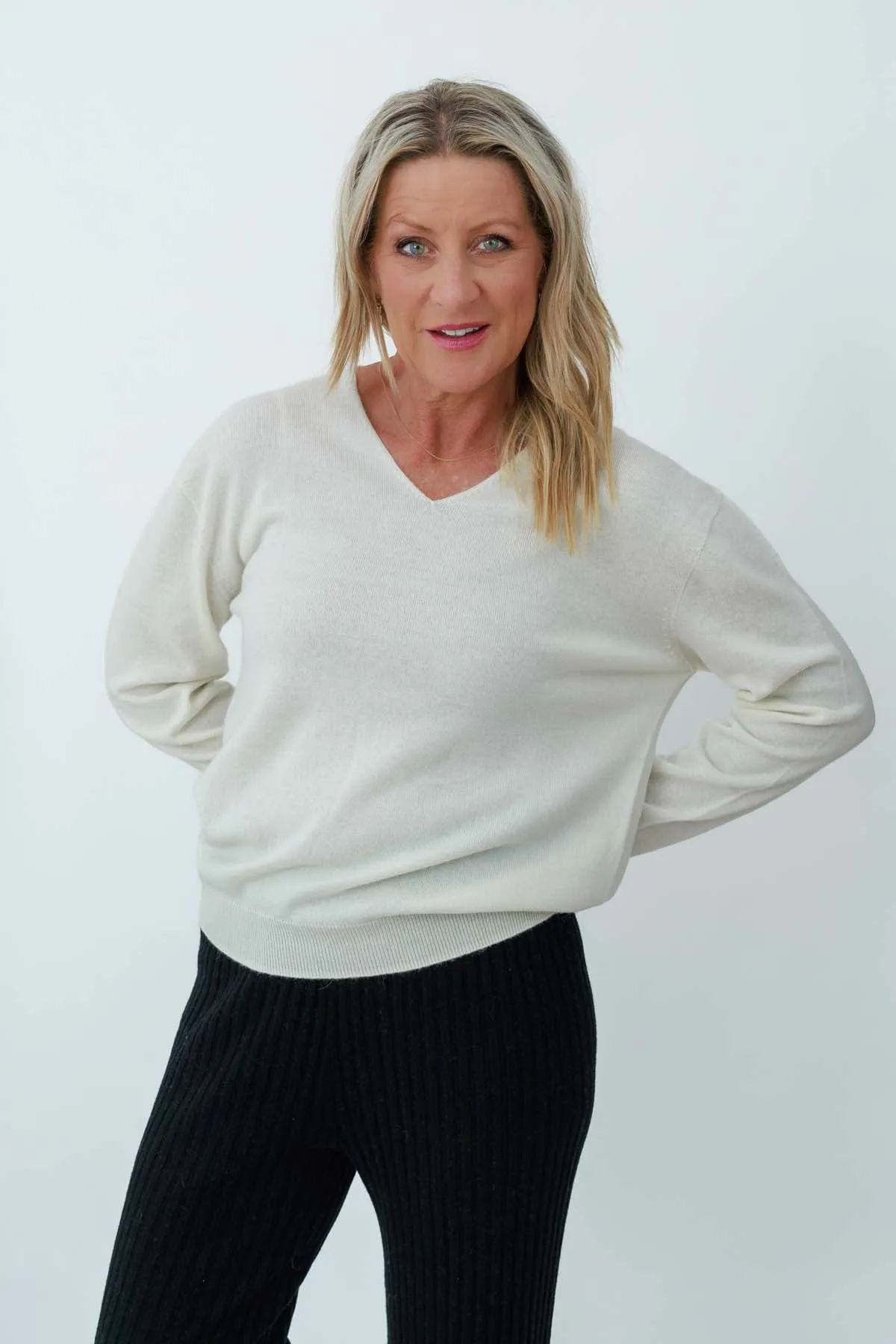 Women's Merino Alpaca V Neck Jumper